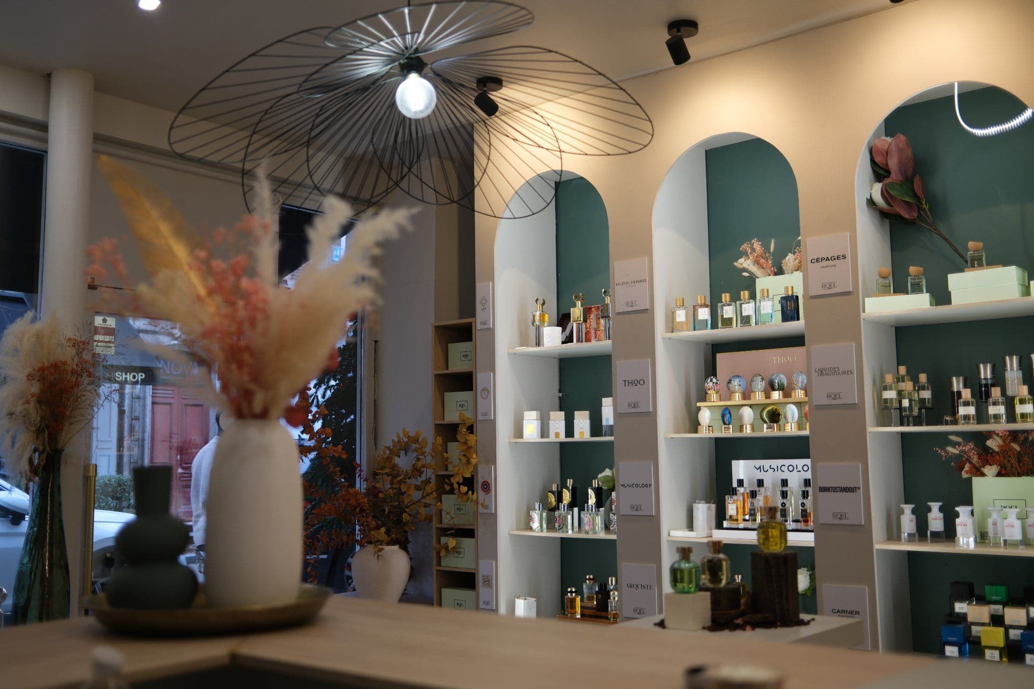 Roel Paris Background